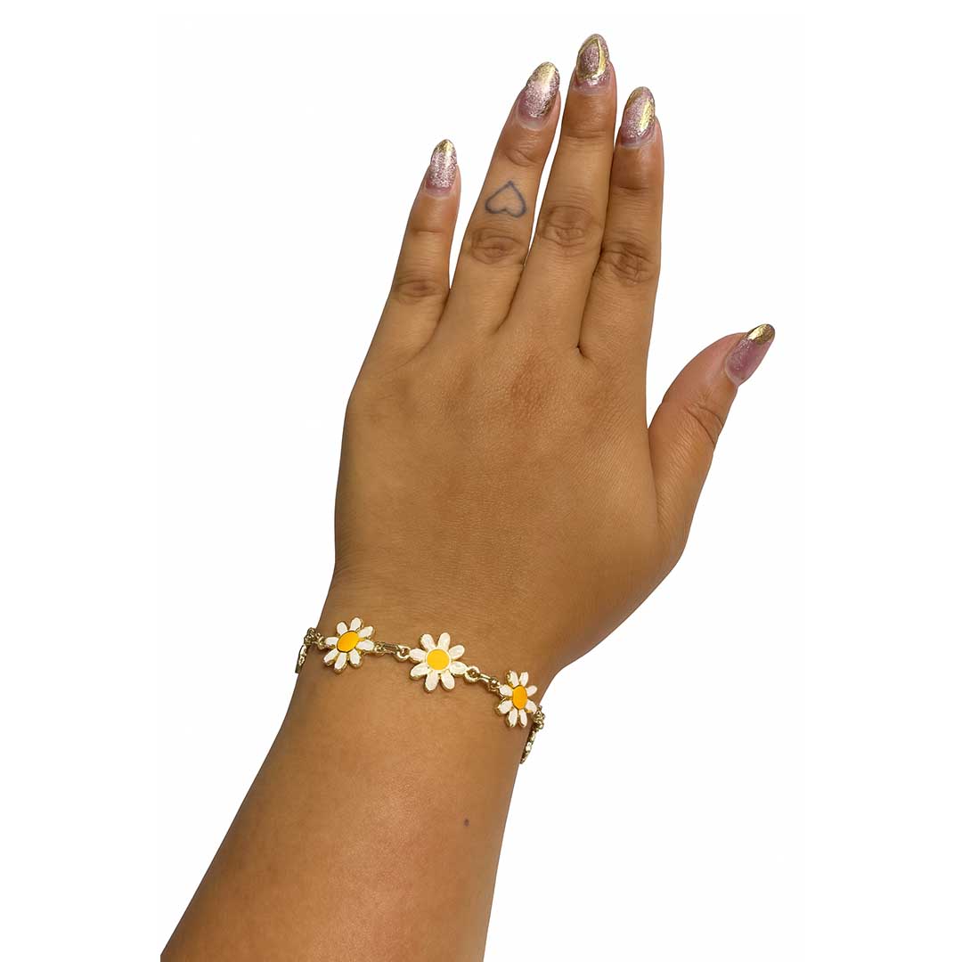 Sunlit Daisy Charm Bracelet
